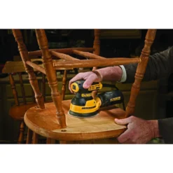 DeWalt 5-in Corded Random Orbit Sander Kit With Bag - 3-Amp Motor - 12000 OPM - Dust Sealed Switch - 8 Holes